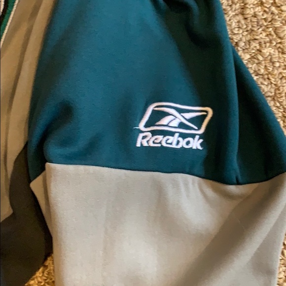 Eagles Sweater - Like New Never Worn! - Picture 5 of 6